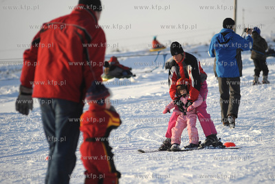 Zimowe szalenstwo w Wiezycy. Nauka jazdy na nartach...