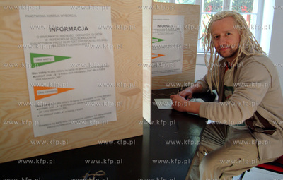 Referendum Unijne. Nz Robert Leszczynski glosujacy...