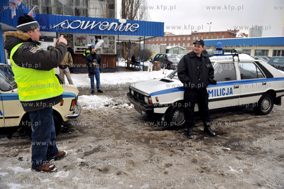 Pikieta sluzb mundurowych w Gdansku, przeciwko projektowi...