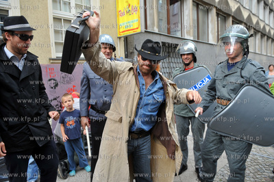 Gazeta Rock Cafe na ulicy Tkackiej w Gdansku. Jeden...