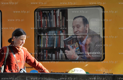 Dworzec Glowny PKP w Gdansku. Prezentacja Pociagu do...