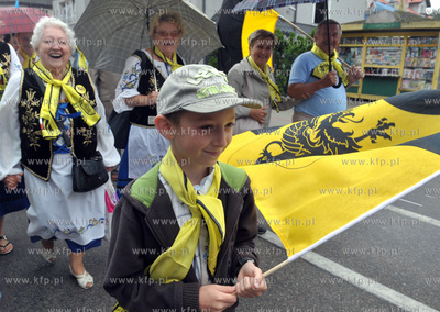 XIII Swiatowy Zjazd Kaszubow w Leborku. Barwny korowod...