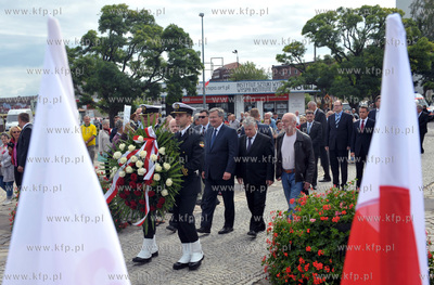 Prezydent Bronislaw Komorowski zlozyl z okazji 31....