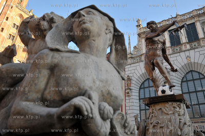 Kopia figury z fontanny Neptuna wykonana ze sztucznego...