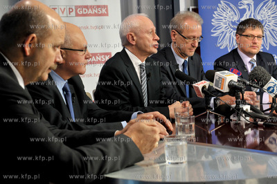 W gdanskim Osrodku Telewizji Polskiej nastapilo uroczyste...