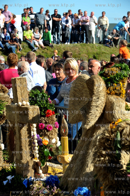 Dozynki w Luzienie na Kaszubach. Wystawa wiencow dozynkowych....
