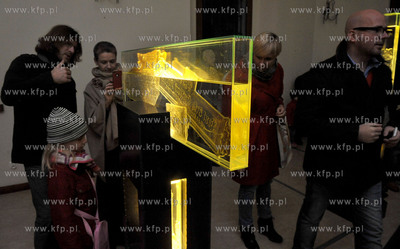 Wernisaż w galerii Sulmin, "Jacek Kornacki z cyklu
Krzyze"....