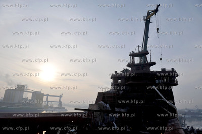 Stocznia Gdansk. Budowa statku typu PSV Ocean Art do...