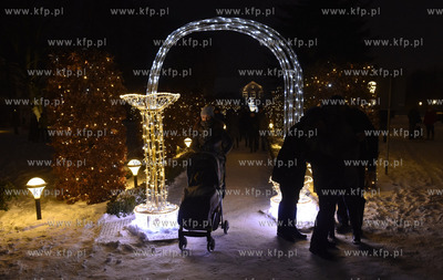 Gdańsk. Iluminacja świąteczna w Parku Oliwskim....
