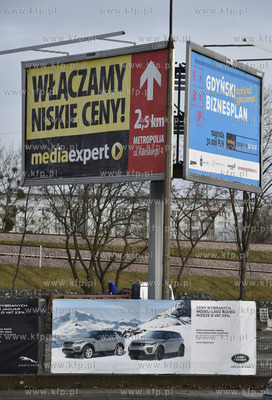 Gdańsk, Strzyża. Billboardy reklamowe na al. Grunwaldzkiej....