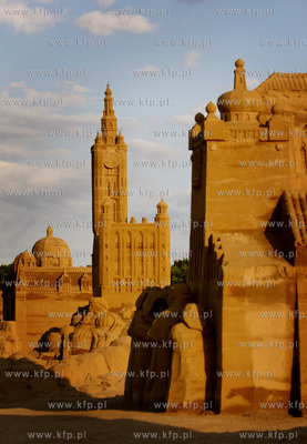 Gdansk Jelitkowo. Plaza. Wystawa monumentalnych rzezb...