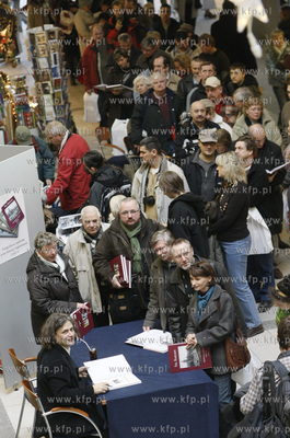 Gdansk. Centrum handlowe Manhattan. Premiera i promocja...