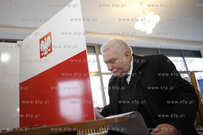 Wybory samorzadowe 2010. W budynku rektoratu UG na...