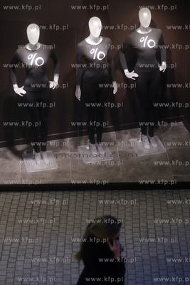 Poswiateczne wyprzedaze w Centrum Handlowym Manhattan...