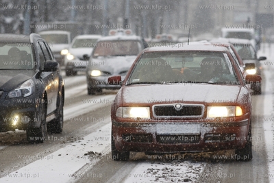 Gdansk.Ul. Grunwaldzka. Opady sniegu utrudniajace jazde.
29.12.2014
fot....