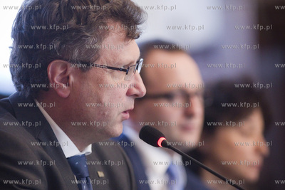 Sesja Rady Miasta Sopotu. Nz. prezydent Sopotu Jacek...