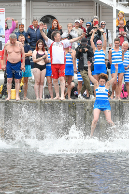 Charytatywny skok z sopockiego molo. Nz. Magdalena...
