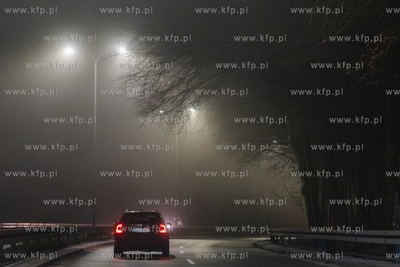 Gdańsk, ul.Słowackiego. Silna mgła na drogach.31.12.2023...