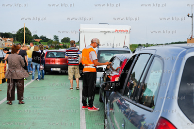 Przeprawa promowa w Swibnie. Prom laczy brzegi Przekopu...