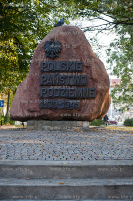 Gdansk. Park przy Targu Rakowym. Pomnik ku pamieci...