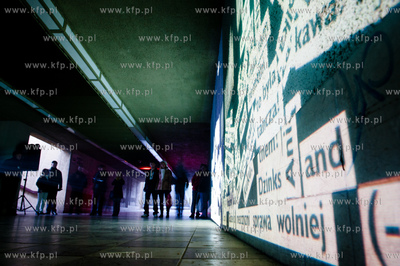 Gdansk. Tunelu przy ulicy Lakowej. Multimedialny Performance...