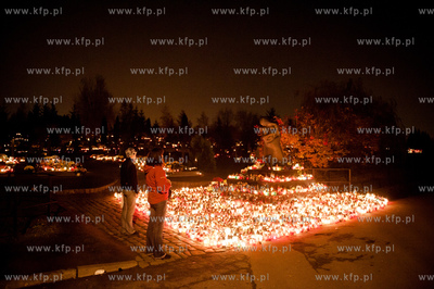 Gdansk. Cmentarz lostowicki. Swieto Wszystkich Swietych....