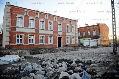 Gdansk. Remont drog i domow w gdanskiej dzielnicy Letnica,...