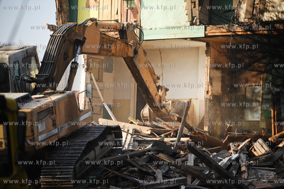 Gdansk. Rozbiorki budynkow mieszkalnych przy ul Marynarki...