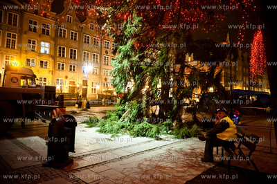 Gdansk. Na Dlugim Targu stanela najwyzsza w polsce...