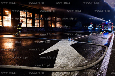 Gdansk. Pozar znajdujacej sie na terenie Stoczni Gdanskiej...