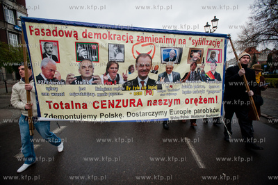 Gdansk. Marsz sympatykow Prawa i Sprawiedliwosci oraz...