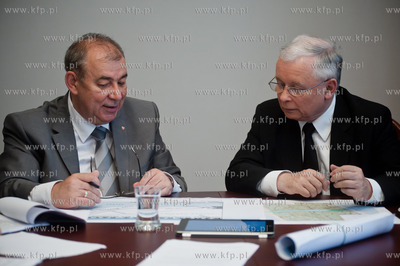 Elblag. Urzad MIasta. Wizyta prezesa PIS Jaroslawa...