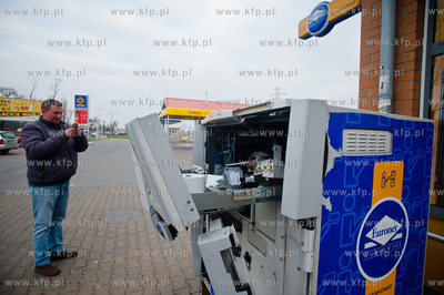 Gdansk. Ujescisko. Wysadzony w powietrze bankomat sieci...