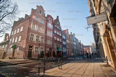 Gdansk. Odremontowane, nowo pomalowane kamieniczki...