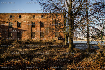 Gdansk. Tereny bylej Stoczni Gdansk. Wyburzenie budynku...