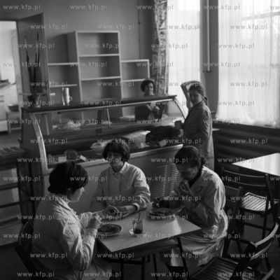 Posiłek w stołówce Zakładów Dziewiarskich im....