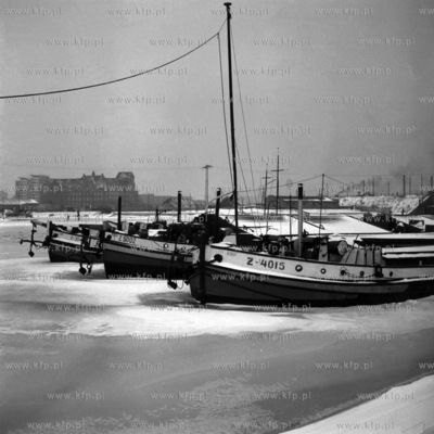 Zimowy postój barek na Motławie w Gdańsku. 
1966
0004772z_1966
Fot....