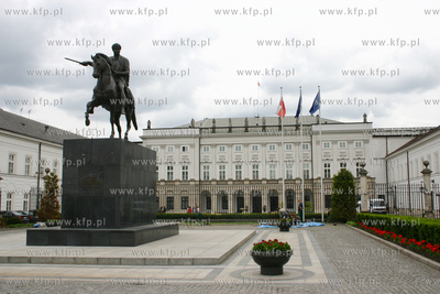 Palac Prezydencki przy Krakowskim Przedmiesciu w Warszawie...