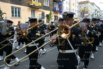 Swieto ulicy Swietojanskiej w Gdyni. Wielka parada...