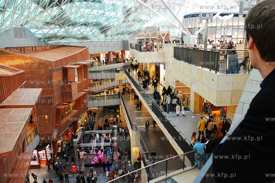 Zlote tarasy - kompleks wielofunkcyjny (biznesowo-handlowo-rozrywkowy)...