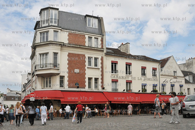 Montmartre - historyczna dzielnica Paryza polozona...
