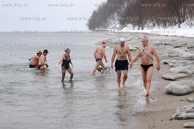 Plaza w Gdyni Redlowie. Klub Morsow Gdynskich przywital...