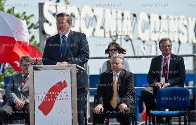 Pomnik Trzech Krzyzy na Placu Solidarnosci w Gdansku.....