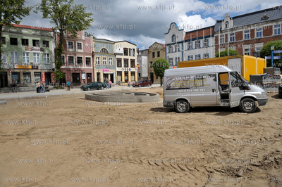 Remontowany Rynek w Pucku. 25.06.2011 Fot. Maciej Kosycarz...