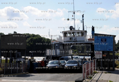 Gdansk. Prom kursujacy miedzy Nowym Porcie a Wisloujsciem.
09.08.2011

fot....