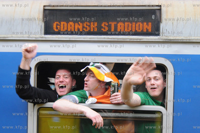 Gdansk, Dworzec PKP. Irlandzcy i hiszpanscy w drodze...