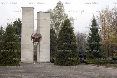 Cmentarz Zołnierzy Radzieckich przy ulicy Zastawnej...