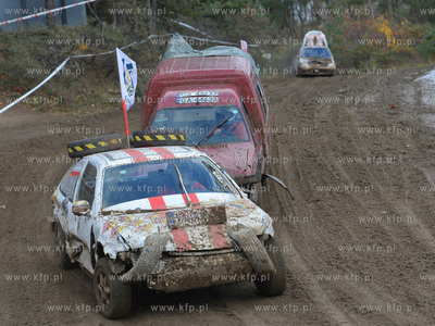 ZYWE TRUPY GRASOWAŁY W KOLIBKACH. Kolejna 14. juz...