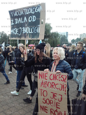 Ogólnopolski strajk kobiet w Gdyni na Skwerze Kościuszki....