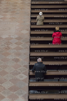 Pierwsza niedzielna msza swieta w Bazylice Katedralnej...